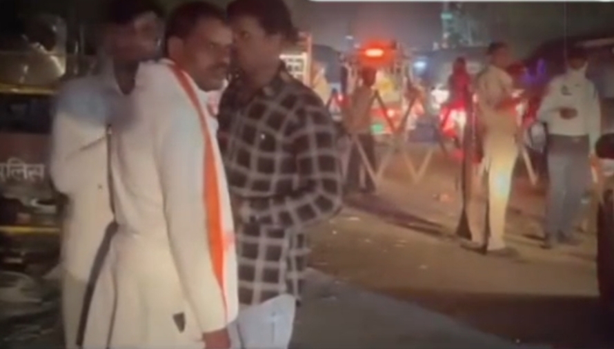 वृंदावन में रुपये लेकर बस को प्रवेश कराने में फंसे दो मुख्य आरक्षी, निलंबित