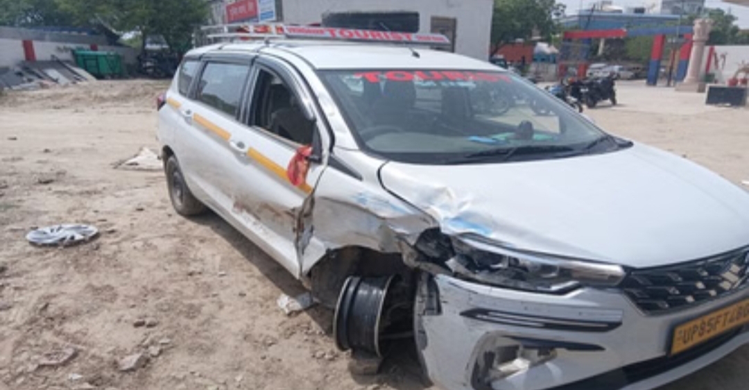 छटीकरा-राधाकुंड रोड पर देर रात भीषण कार ने उड़ाए ऑटो के परखच्चे