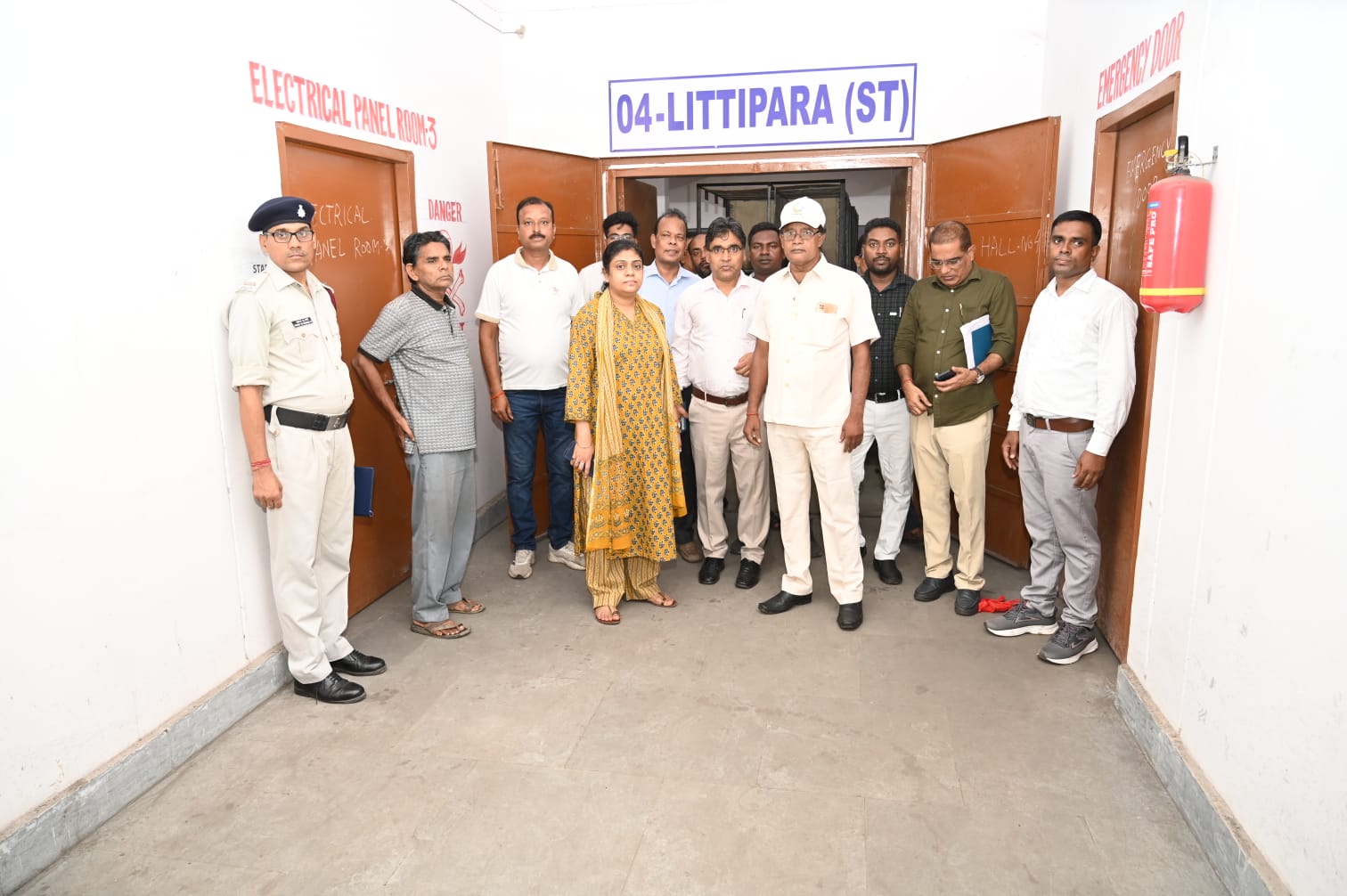 जिला निर्वाचन पदाधिकारी ने ईवीएम वेयर हाउस का किया निरीक्षण, सुरक्षा व्यवस्था का लिया जायजा