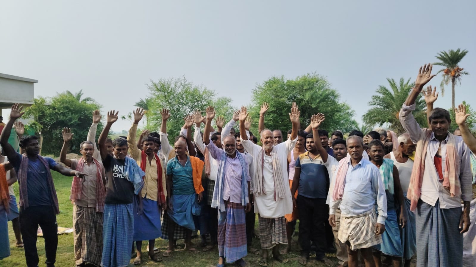 श्मशान घाट पर अतिक्रमण का आरोप, ग्रामीणों का फूटा गुस्सा