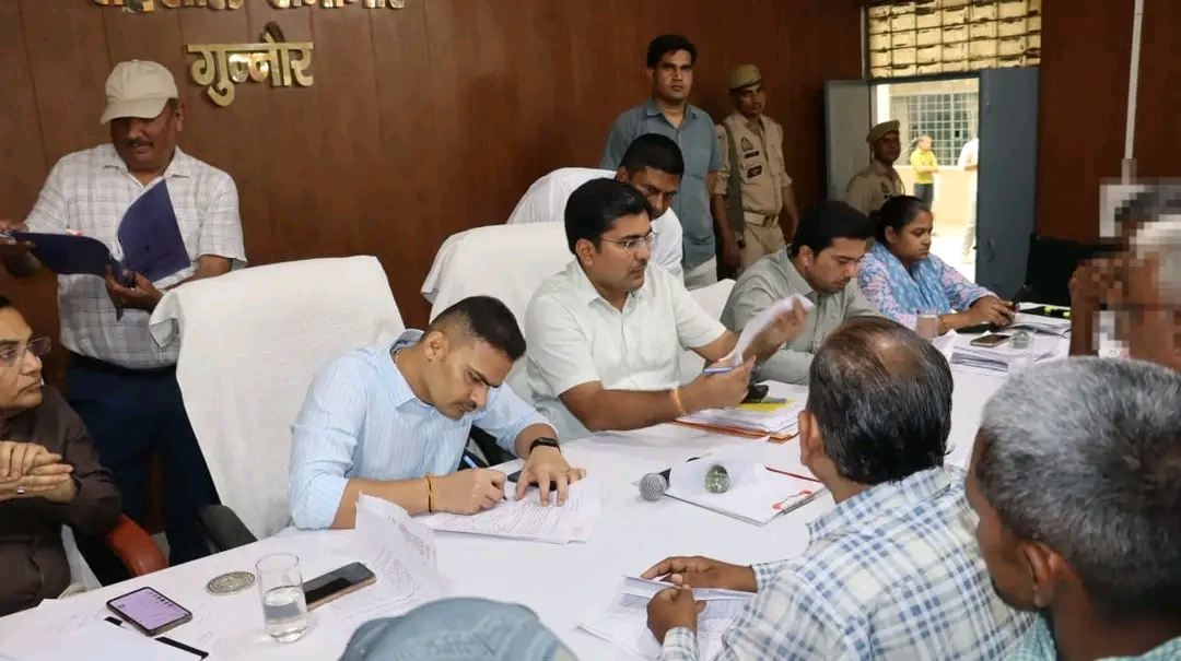 समाधान दिवस में उमड़ी फरियादियों की भीड़