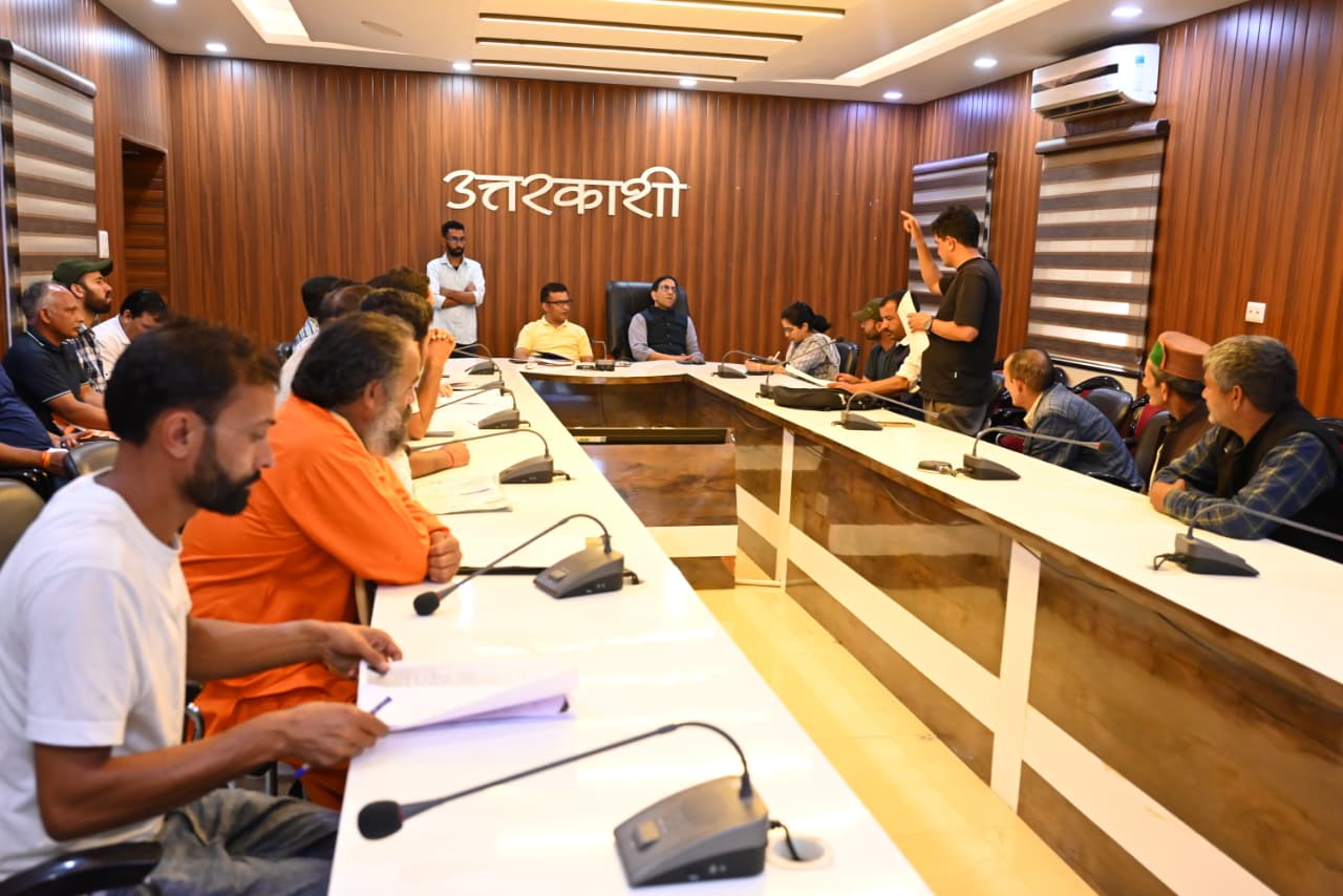 नैटवाड़ मोरी सतलुज जल विधुत परियोजना के प्रभावितों ने की डीएम को बताई समस्या