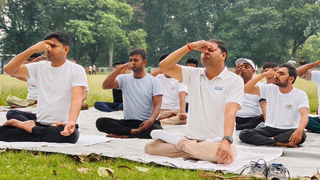 गोमिया में अंतर्राष्ट्रीय योग दिवस की धूम, लोगो मे दिखा खासा उत्साह