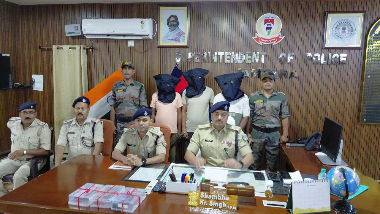 जंगल में सज रही थी साइबर ठगी की पाठशाला, पुलिस ने तीन साइबर अपराधियों को दबोचा