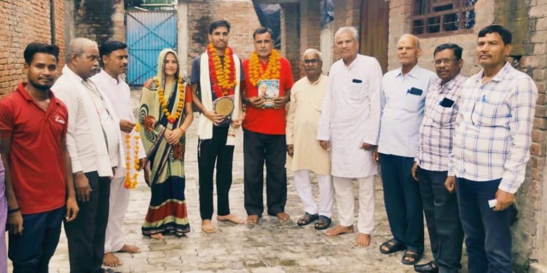 यूपीएसआई परीक्षा में प्रदेश में प्रथम स्थान प्राप्त करने पर किया गया सम्मानित