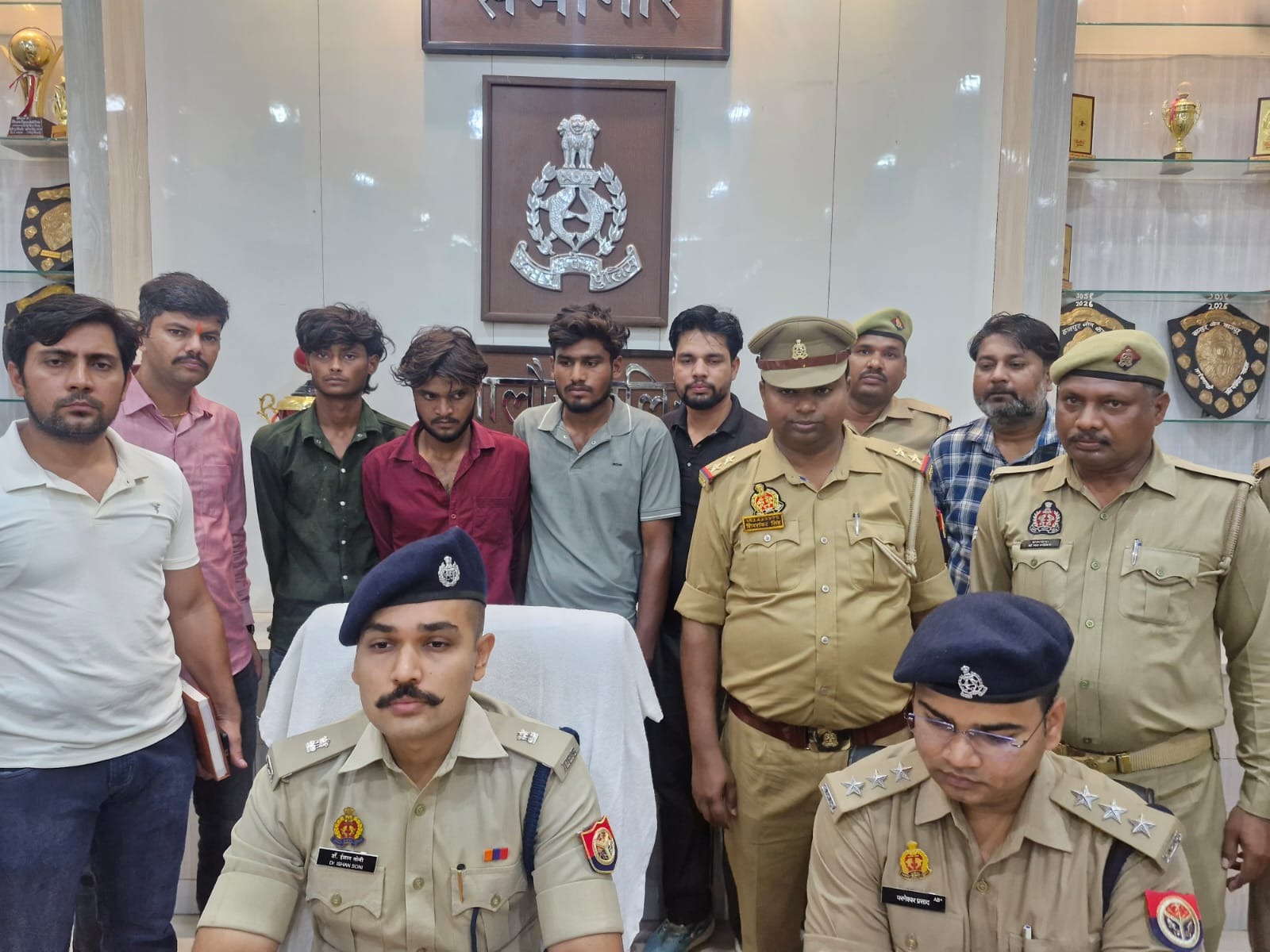 एट पुलिस और एसओजी की संयुक्त कार्रवाई लूटकांड का खुलासा तीन आरोपी गिरफ्तार