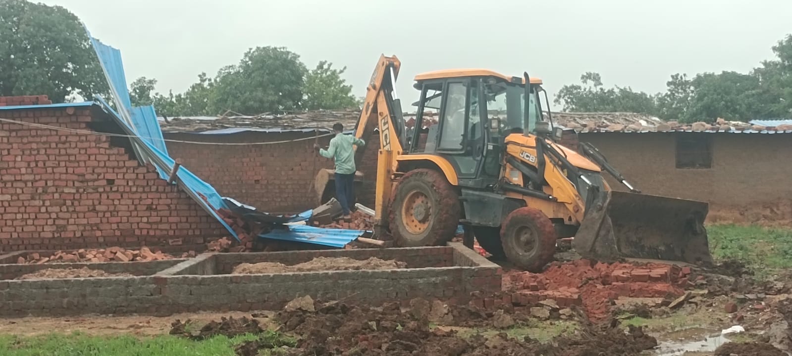 बैतूल हमलापुर सुभाष वार्ड में अतिक्रमण पर प्रशासन की कार्रवाई