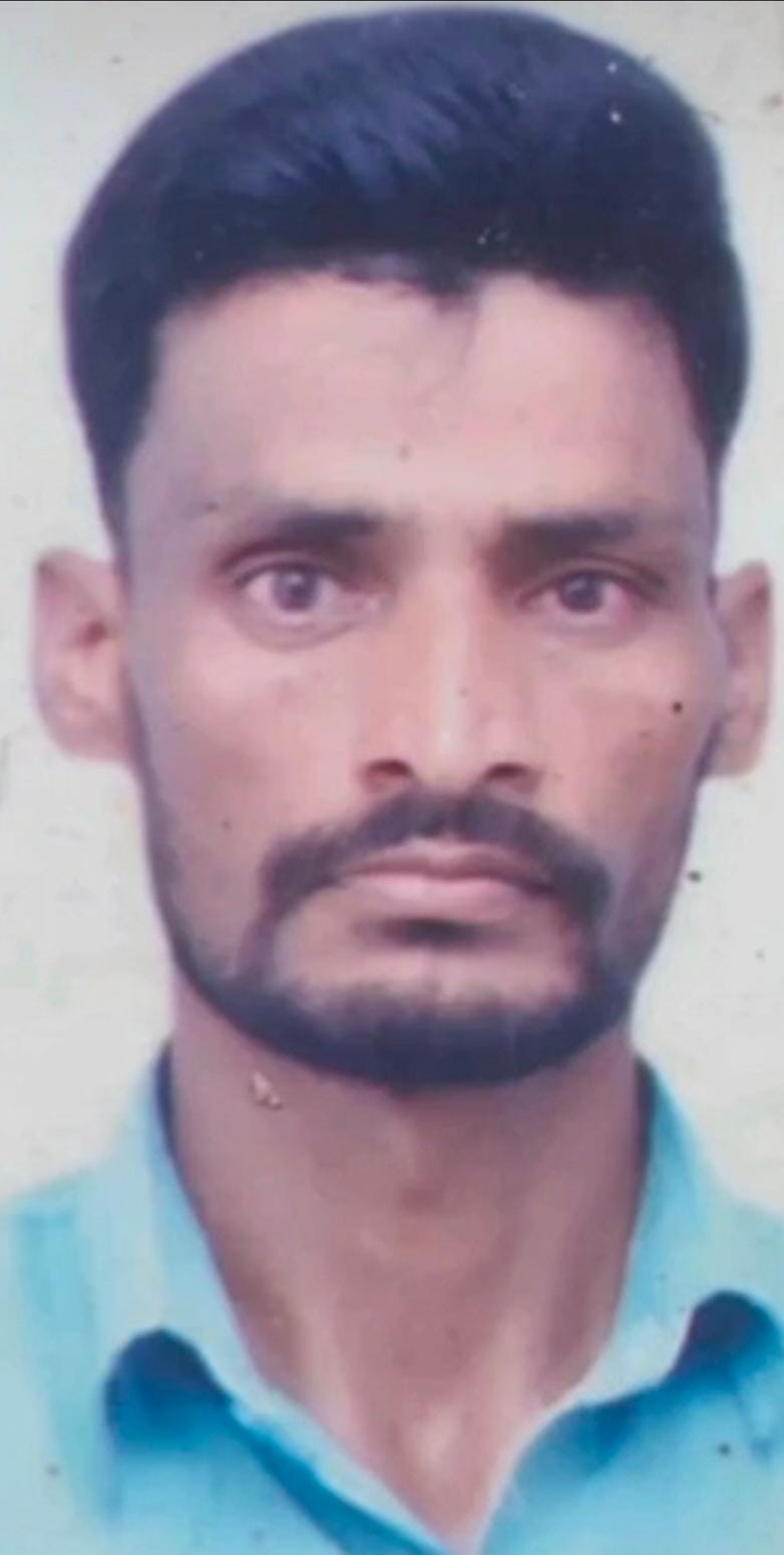 खेत में पानी से भरे गड्ढे में मिला मजदूर का शव