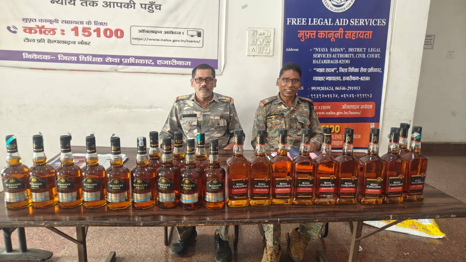 चरही थाना ने गुप्त सूचना के आधार पर एक ब्लू वैगनर से भरी मात्र में अंग्रेजी शराब जप्त किया।