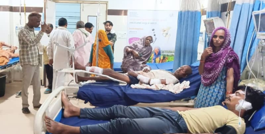 कोसीकलां में बच्चों के विवाद ने जमकर चले लाठी-डंडे