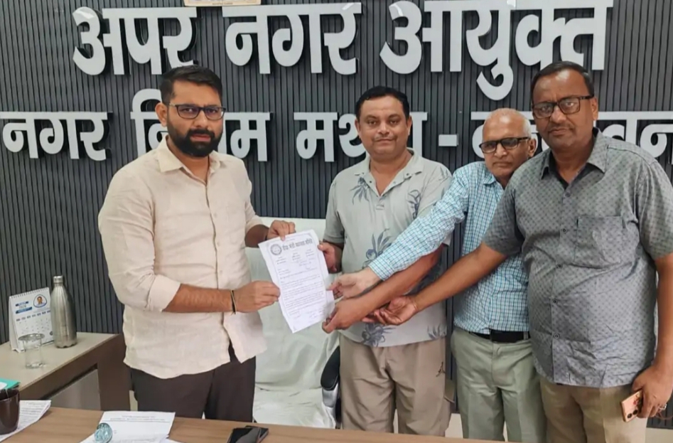 मथुरा नगर-निगम से व्यापारी नेताओं ने त्योहारों से पूर्व व्यवस्थाएं दुरुस्त करने की मांग