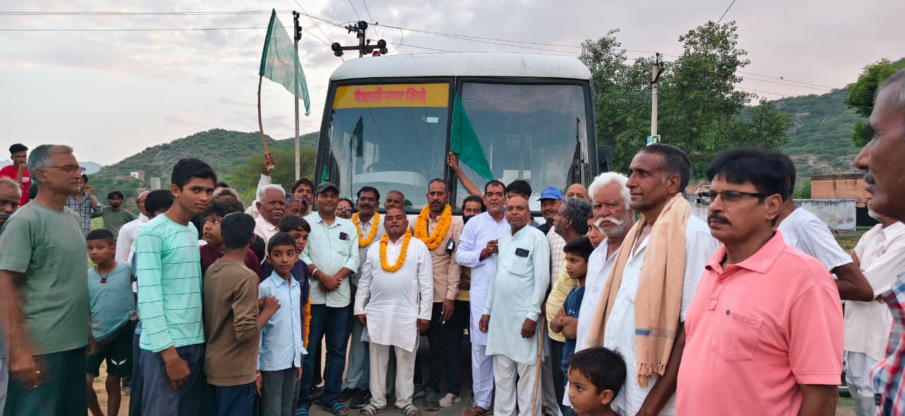 किशोरपुरा को एक ओर रोड़वेज बस की सौगात चालक परिचालक का किया स्वागत