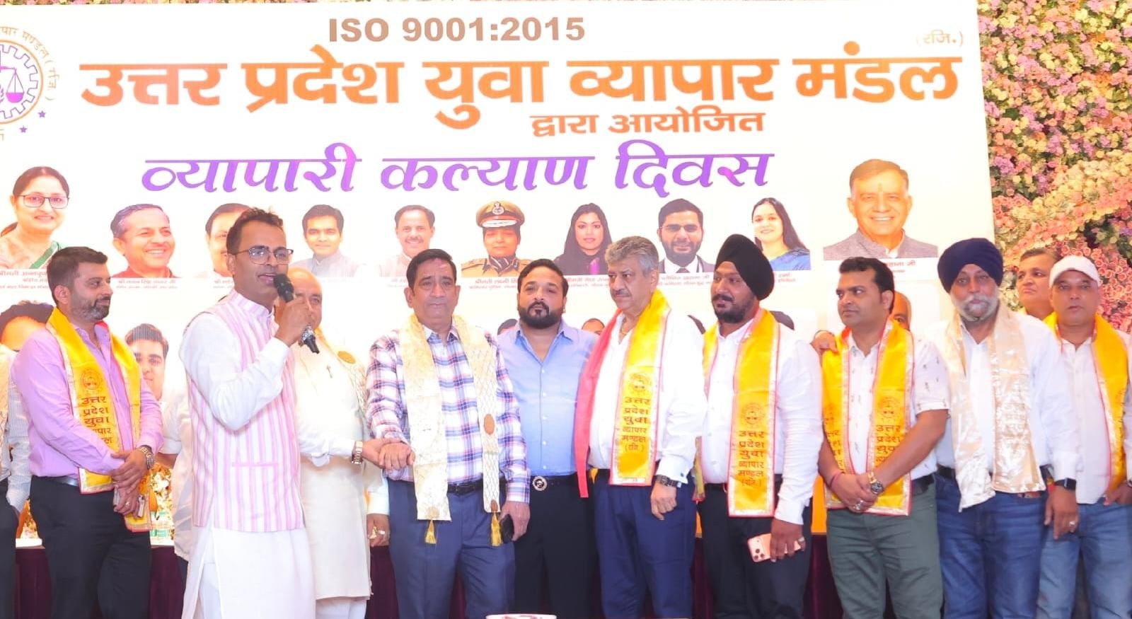 वरिष्ठ व्यापारी सेवक और उत्तर प्रदेश युवा व्यापार मंडल के प्रदेश प्रभारी कपिल सब्बरवाल को भामाशाह पुरस्कार से सम्मानित किया गया