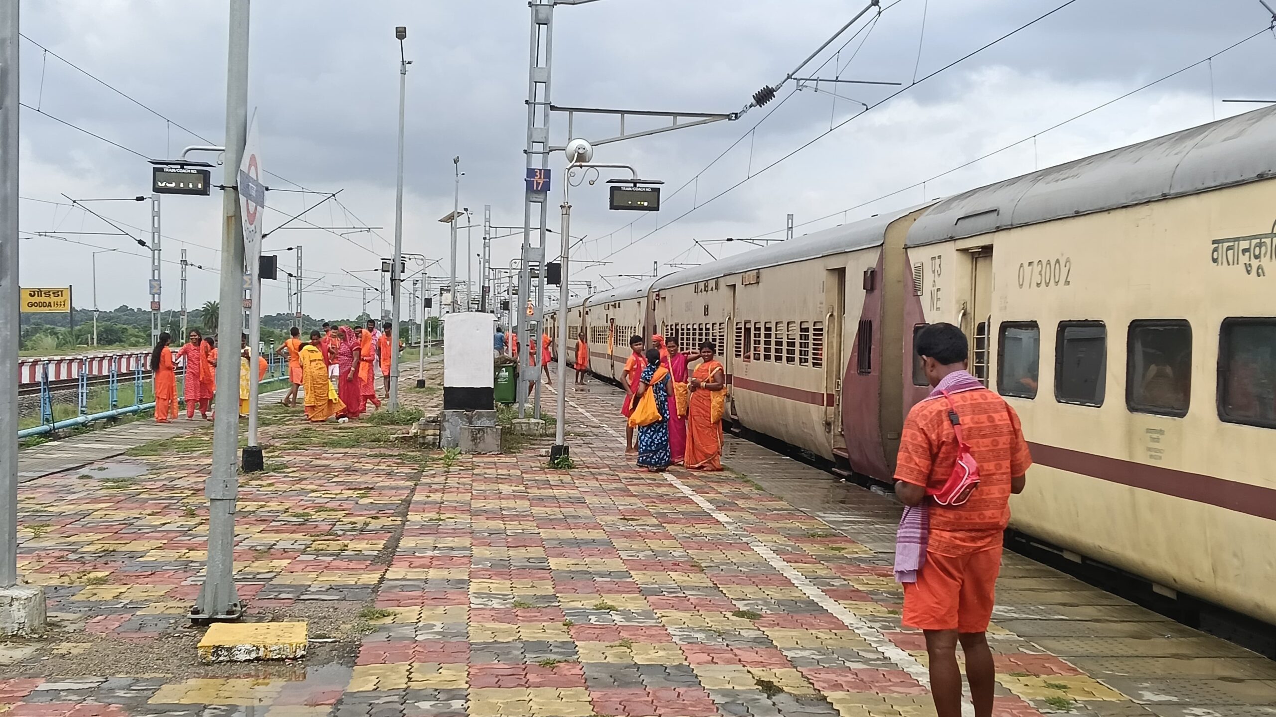 गोड्डा से कांवरियों का जत्था सुल्तानगंज रवाना, बाबाधाम में करेंगे जल अर्पित