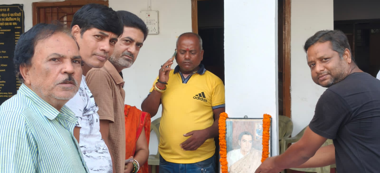 जिला कांग्रेस कार्यालय में मनी राजीव गांधी की जयंती