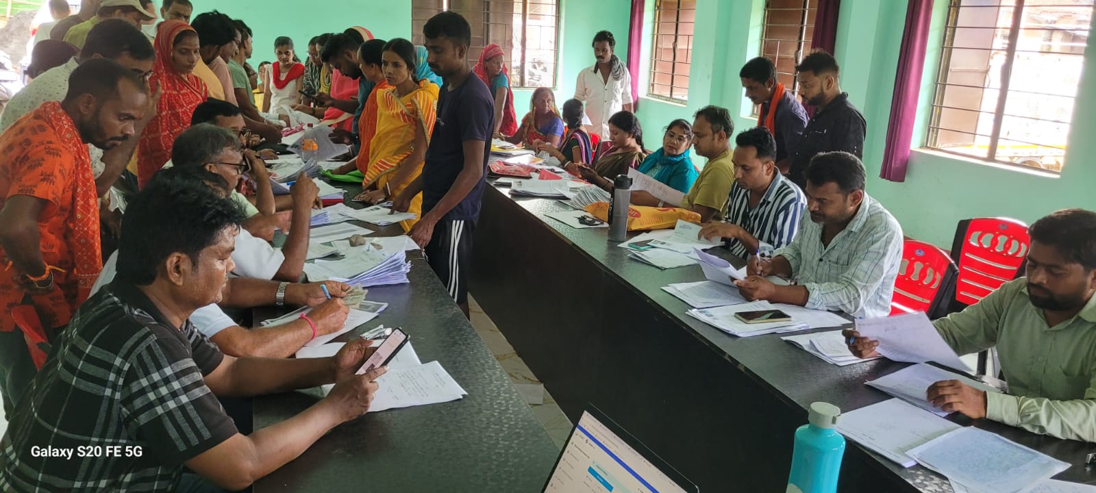 मैपिंग जनसुनवाई में बूथ संख्या 159 की बीएलओ अनुपस्थित