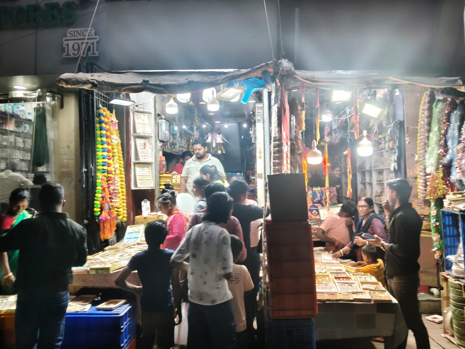 भाई-बहन के अटूट प्रेम का पर्व रक्षाबंधन धूमधाम से मनाया गया