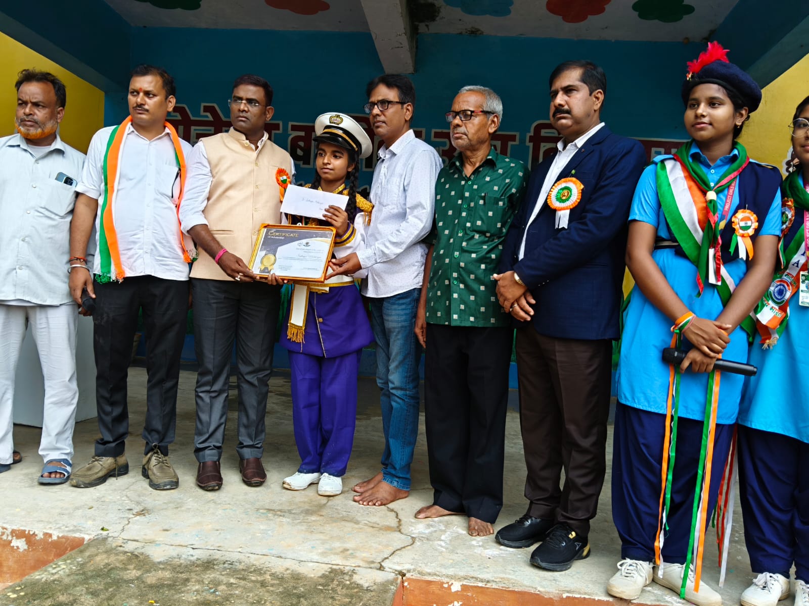 80वे स्वतंत्रता दिवस के अवसर पर मेधावी छात्र छात्राएं हुई सम्मानित