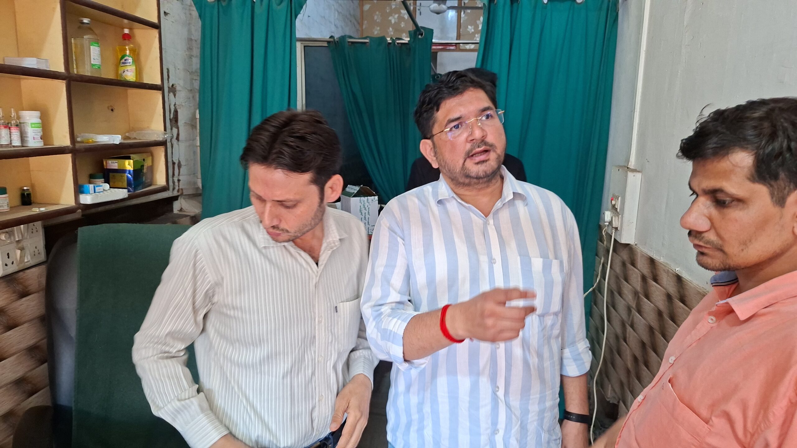 स्वास्थ्य विभाग ने तीन क्लीनिक किए सील, हड़कंप