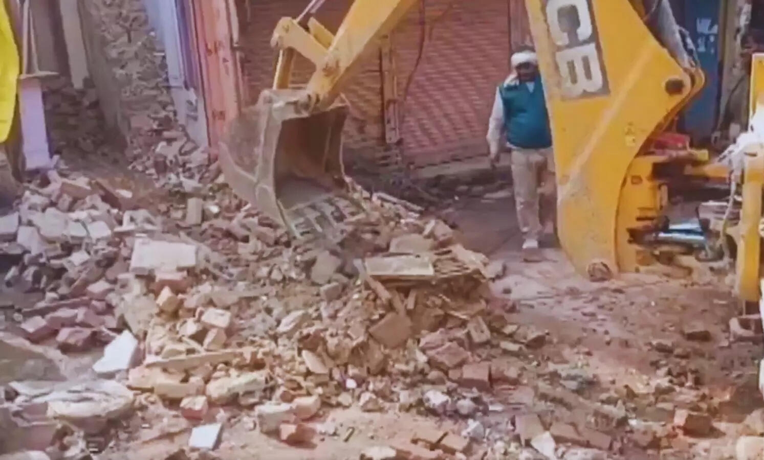 कोसीकलां में पैमाइश के दौरान हंगामा