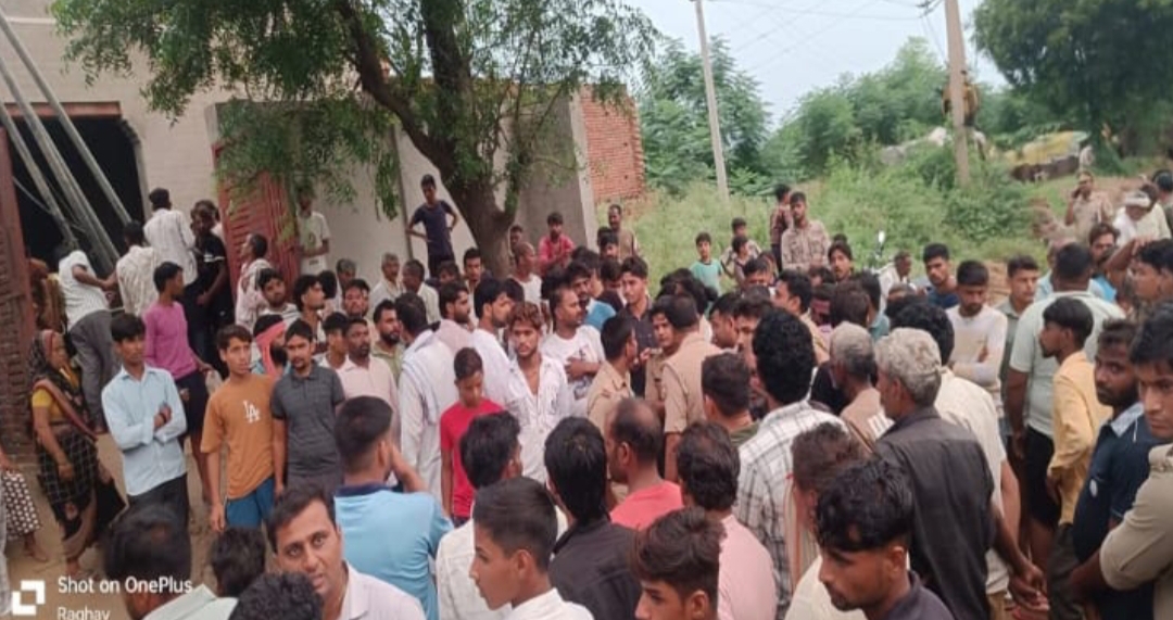 विद्युत लाइन की चपेट में आई बोरिंग मशीन
