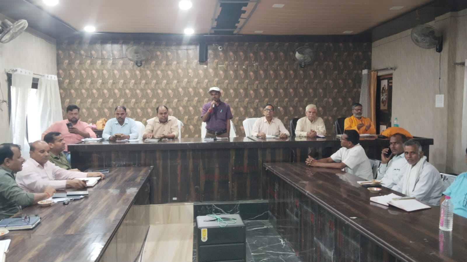 हरिशंकरी पौधरोपण अभियान खंड विकास की अध्यक्षता मे सम्पन हुई बैठक।