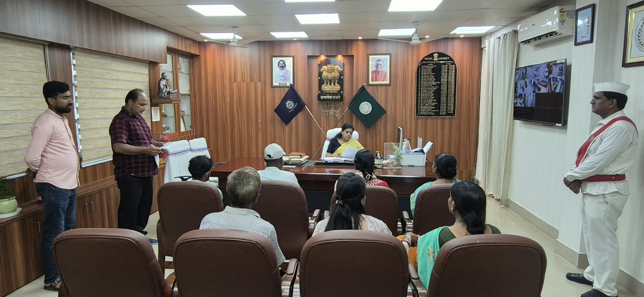 उपायुक्त ने जन समाधान दिवस में सुनी आमजन की समस्याएं