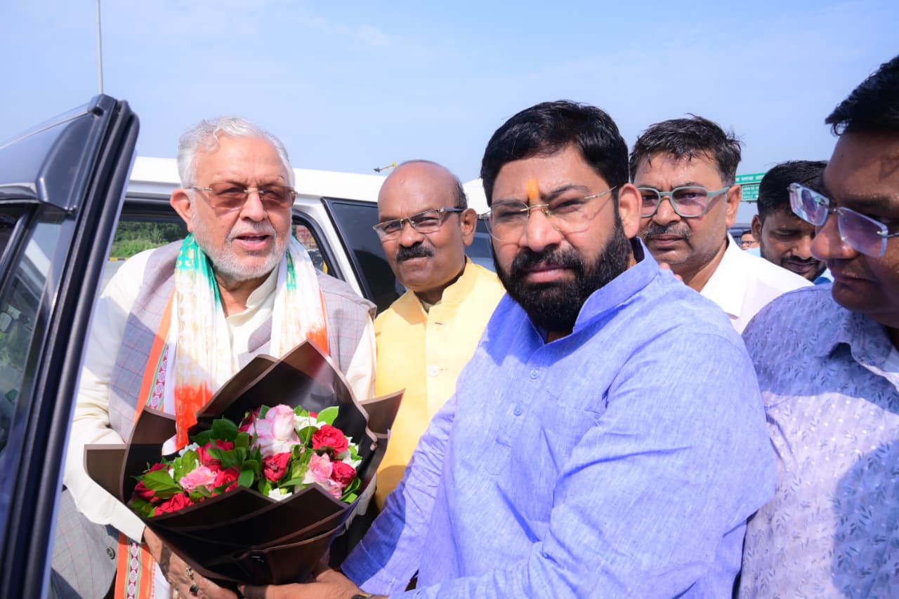सिकंदराबाद आगमन पर कैबिनेट मंत्री सुरेश खन्ना का विधायक लक्ष्मीराज सिंह ने किया स्वागत