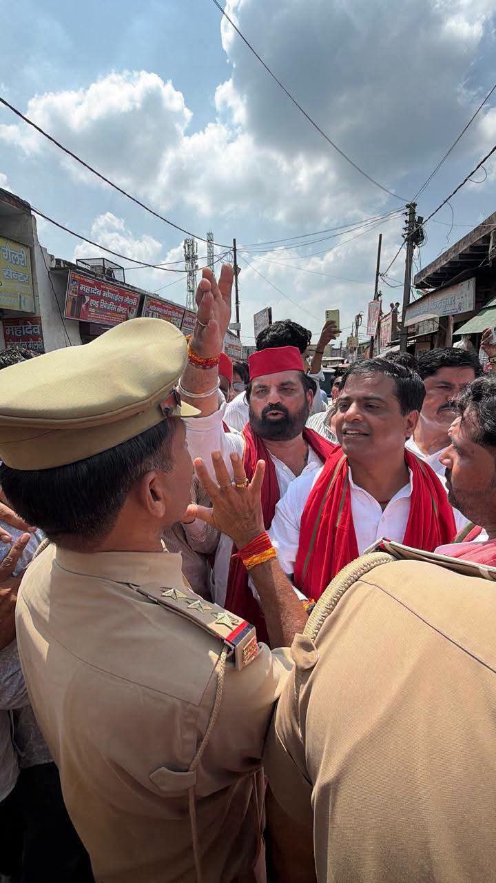 बालैनी में पुलिस ने रोकी PDA साइकिल रैली
